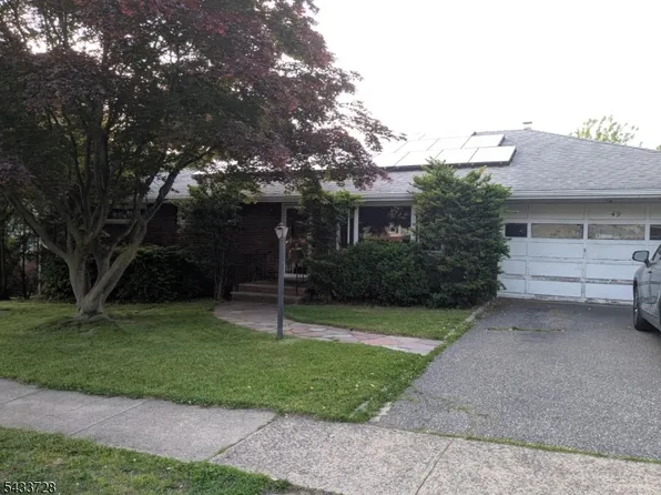 49 Kipp Ave, Elmwood Park Boro, NJ 07407