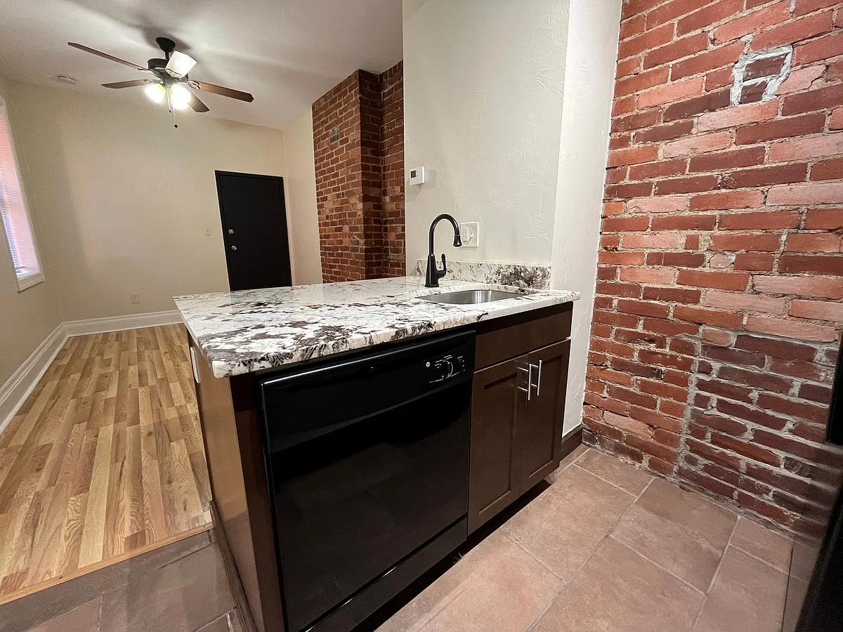 Building Photo - 93 S 22nd St #3