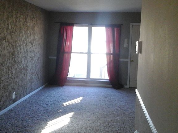 3rd image of 10600 Spring Garden Dr