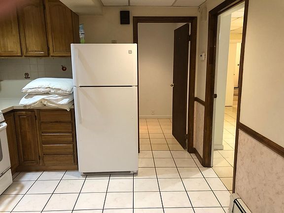 4th image of 224 Rich Ave Floor Basement