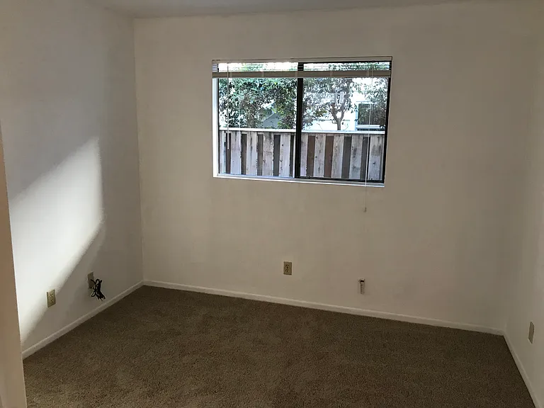 209 W Cota St — Photo 12