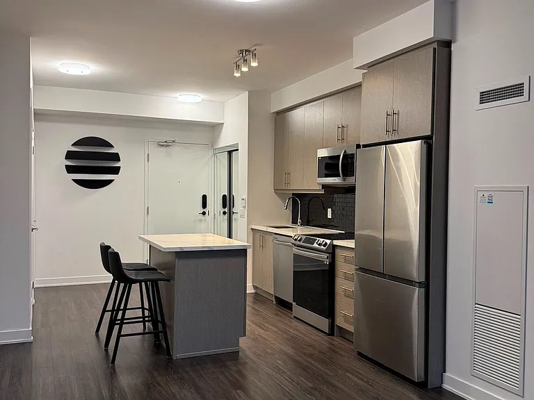 95 Oneida Cres #2303 — Photo 2