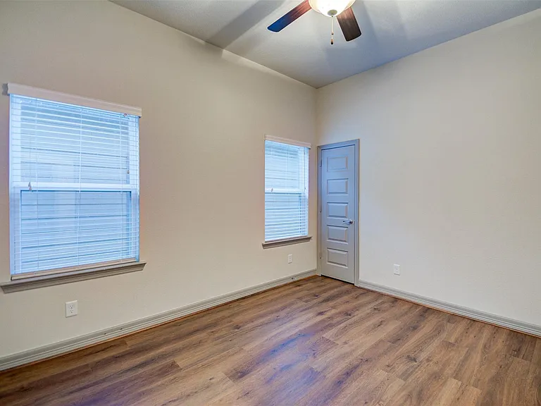 5941 Kansas St — Photo 15