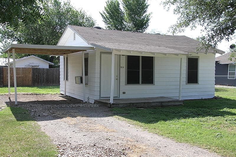 1st image of 924 McCully St