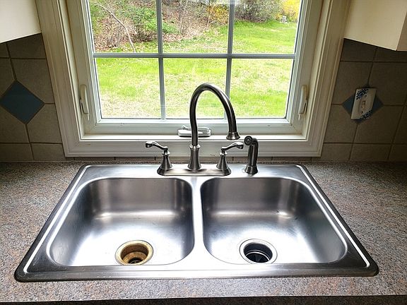 4th image of 67 Sonia Dr