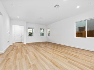 348 Peters Ln S, Madera, CA 93636