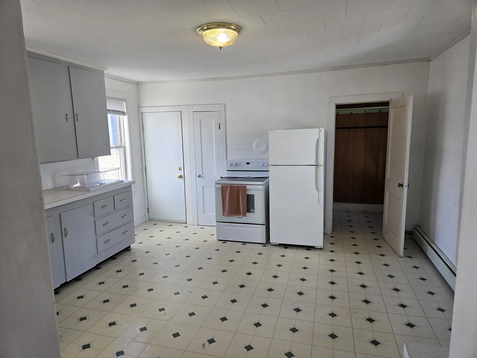 2 bed, 650 sqft, $2,100 — Photo 2