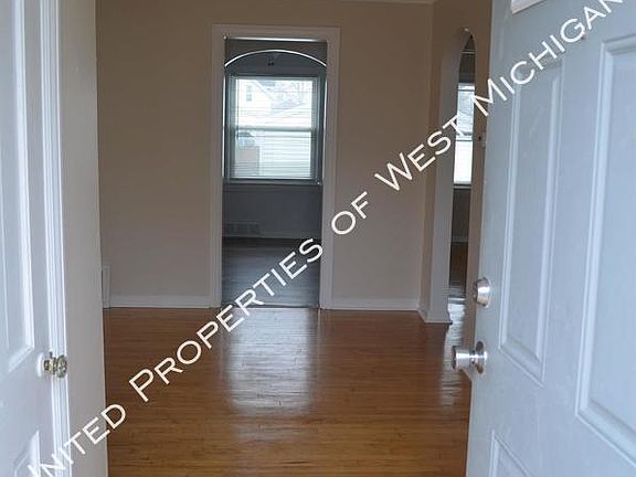 2nd image of 1125 Hoyt St SE