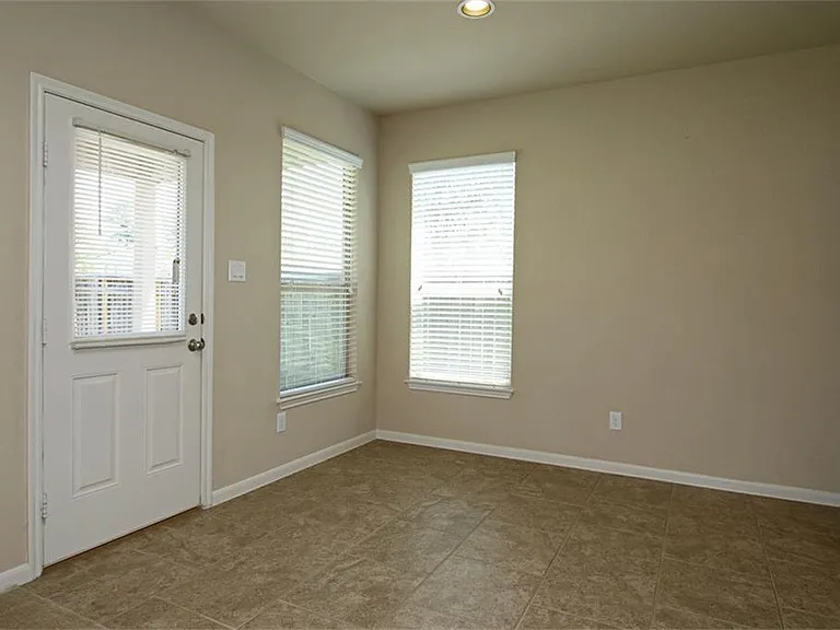 8902 Finnery Dr — Photo 8