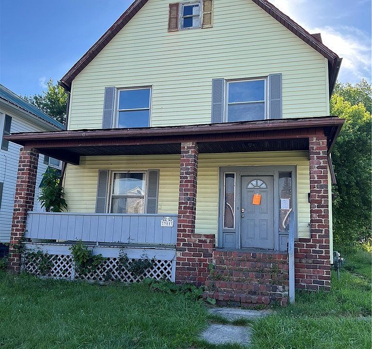 1st image of 211 Cedar Ave