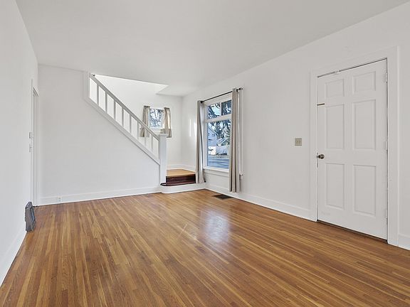 3rd image of 2728 E Wellesley Ave