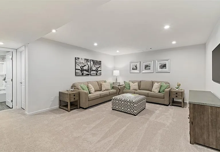 204 Dana Dr — Photo 2
