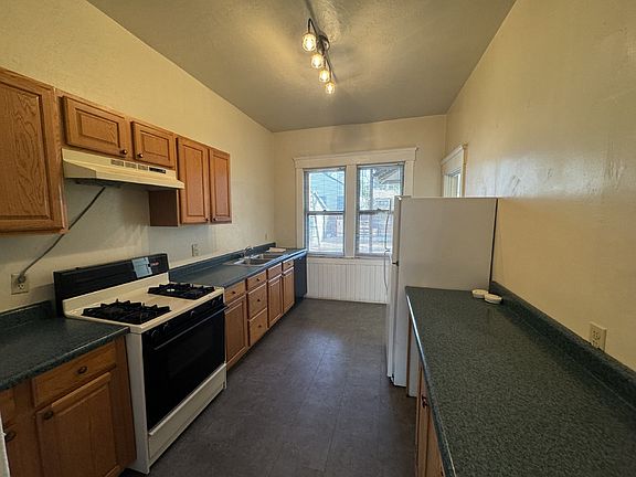 5th image of 305 S Marina St