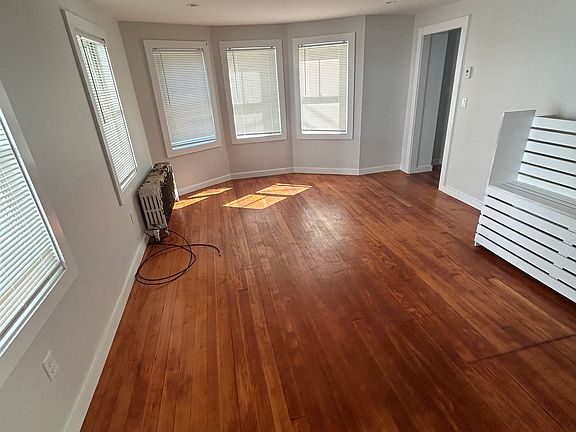 3rd image of 625 Essex Ave #1
