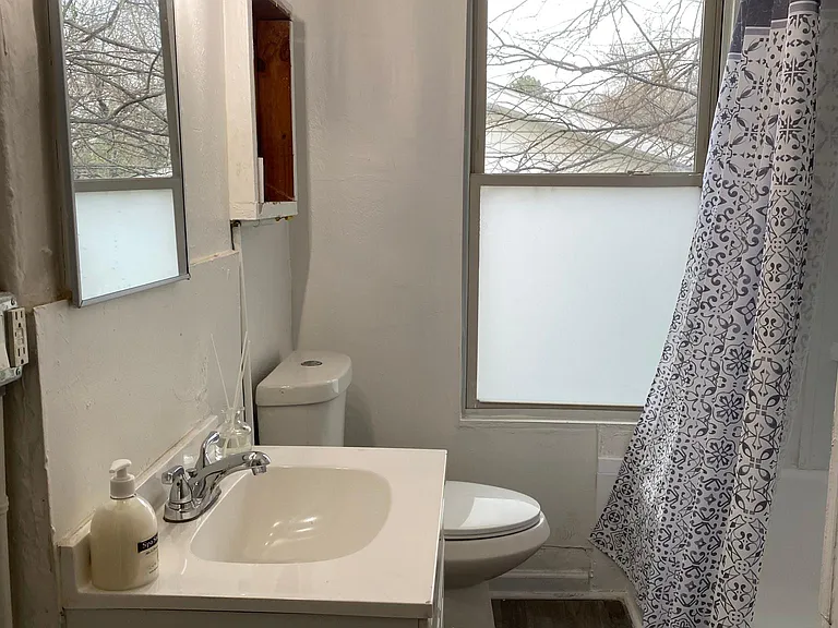 1010 Sheridan Ave — Photo 3
