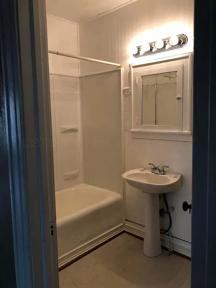 1403 S Hughes St — Photo 3
