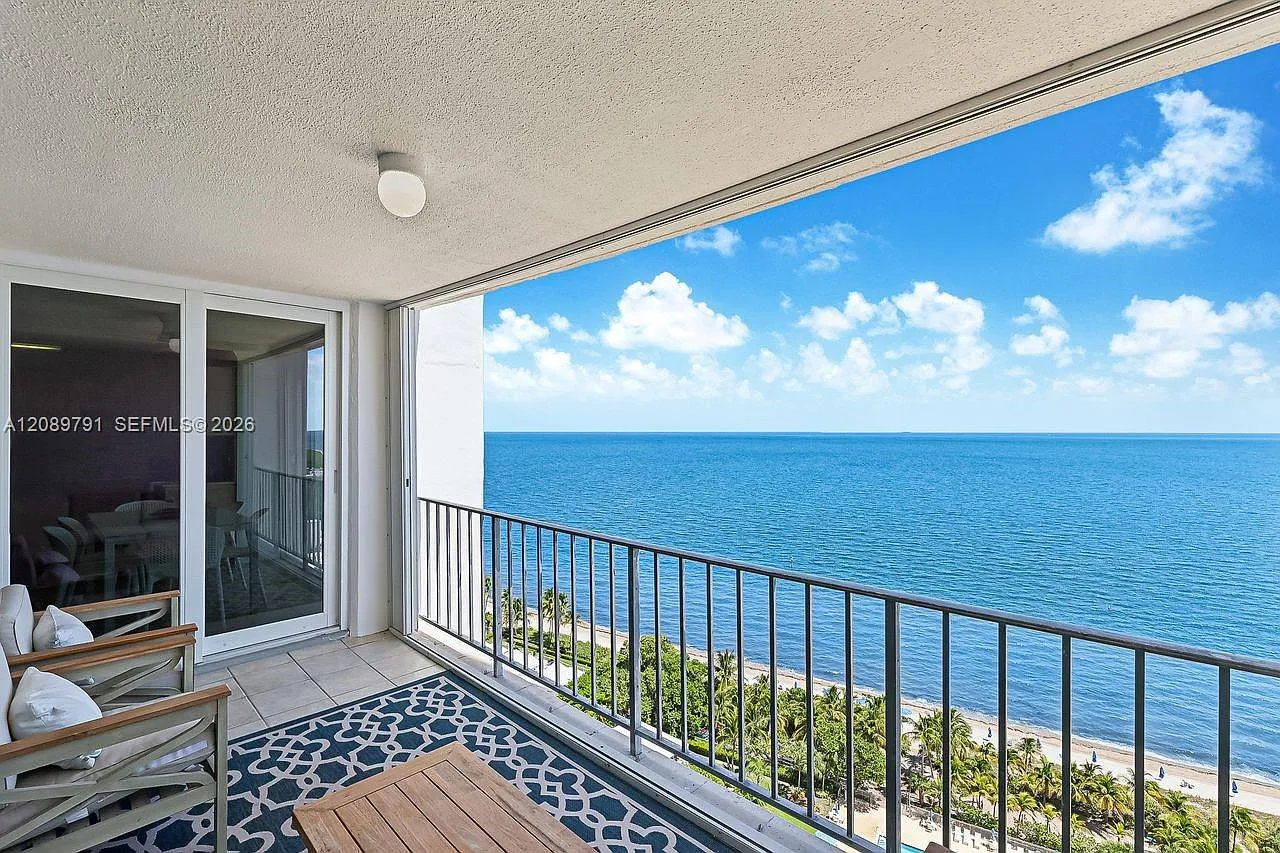 Casa Del Mar Condo — Photo 1
