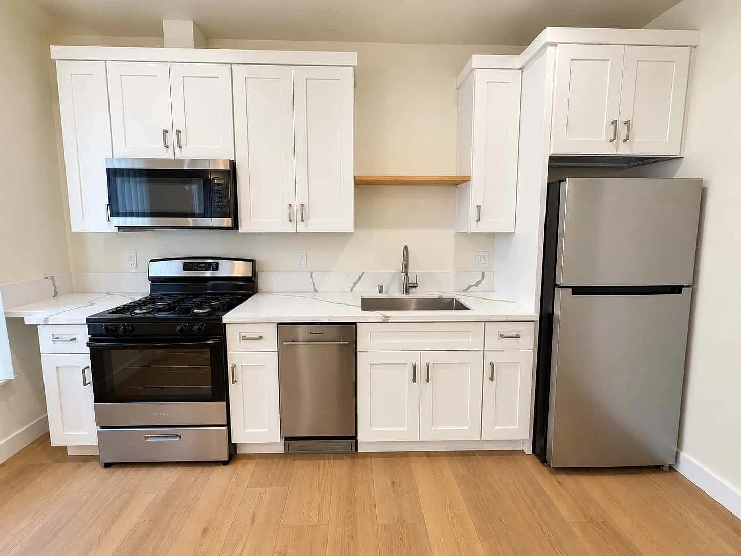 559 N. Normandie Ave — Photo 2