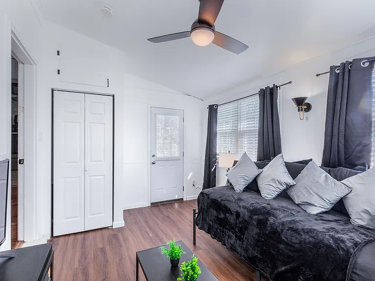 6042 Hancock Ave — Photo 24