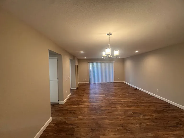1355 Loma Ave #205 — Photo 5