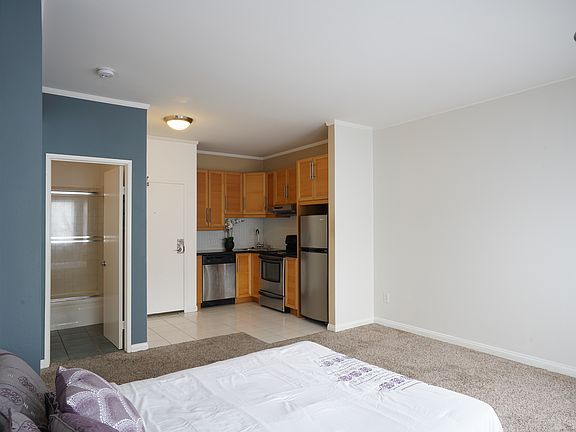 5th image of 2650 Broadway APT 205