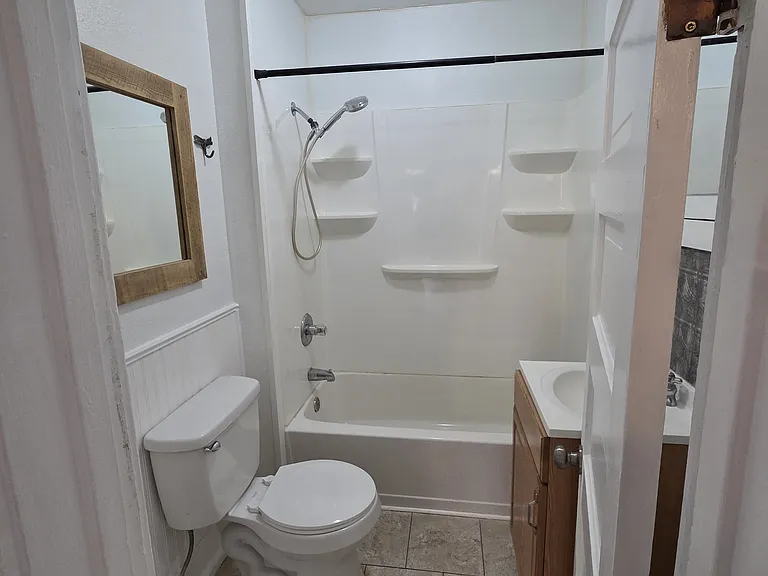 141 S 8th Ave — Photo 6