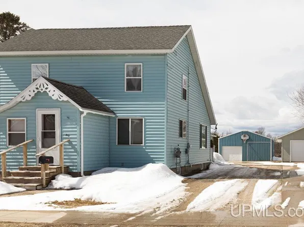 313 N Cedar St, Manistique, MI 49854