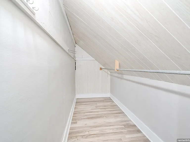 726 S. Commercial St — Photo 8