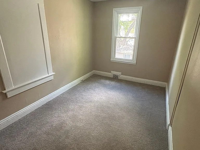 1114 N University Dr — Photo 15