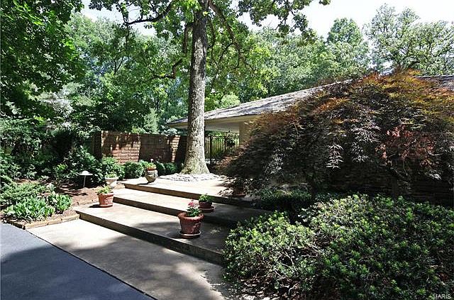 1st image of 40 Portland Dr