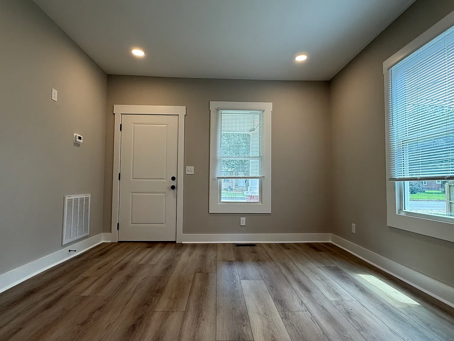 1225 N Spring St — Photo 4