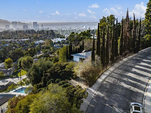 949 Avonoak Ter, Glendale, CA 91206