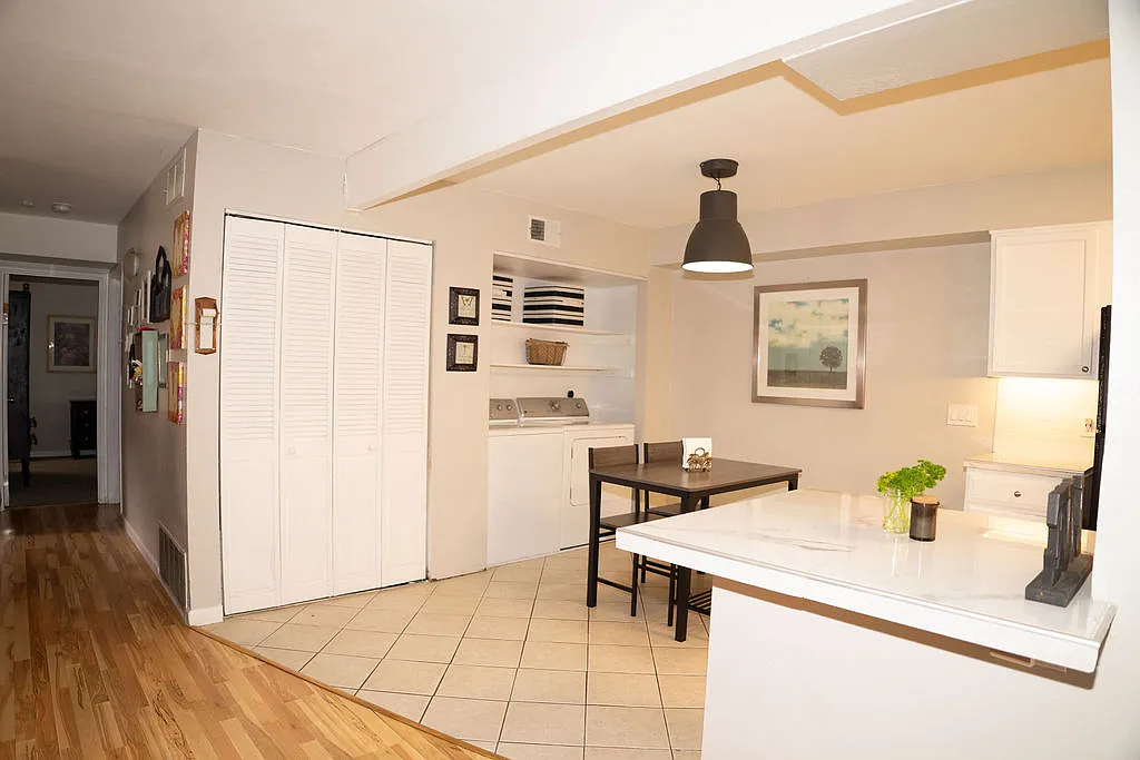 2 bed, 1072 sqft, $2,250 — Photo 4