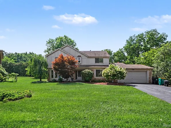 29579 Kings Pointe Ct, Farmington Hills, MI 48331