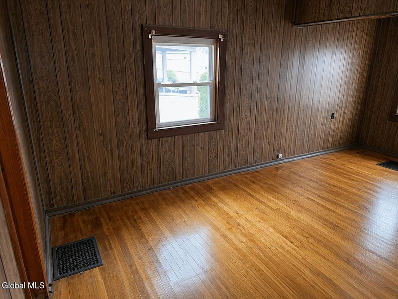 5th image of 839 5th Street
