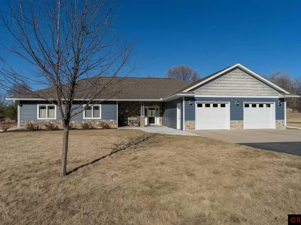 1800 Grant Dr, Mankato, MN 56001