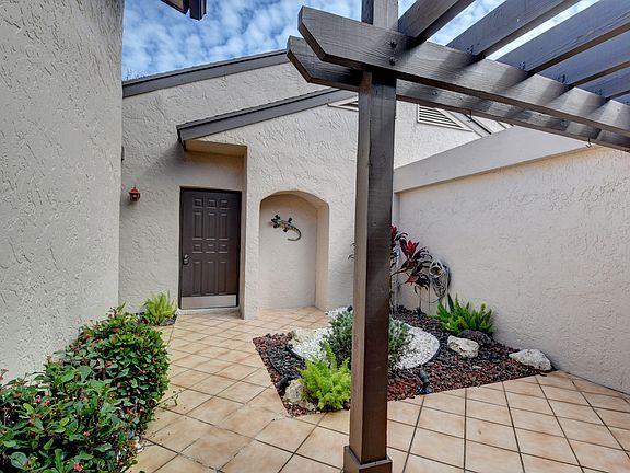 4th image of 5302 Fairway Woods Dr APT 4614
