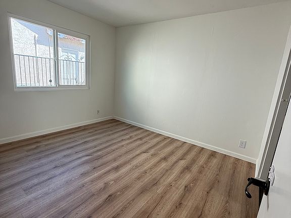 5th image of 23833 Country View Dr