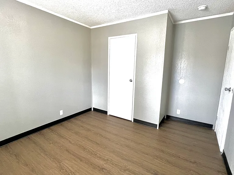 205 S Elm St — Photo 31