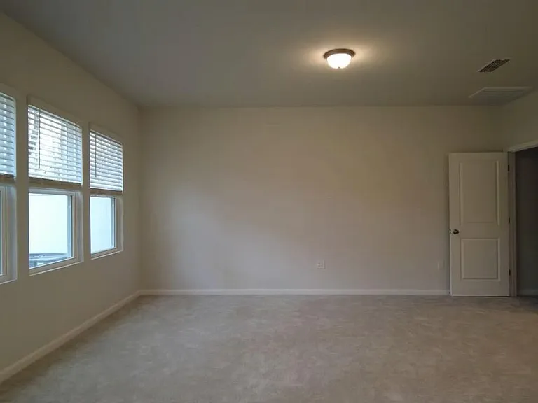 806 McKenzie Park Ter — Photo 27