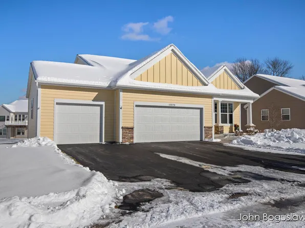 12573 Retreat Dr #35, Grand Haven, MI 49417