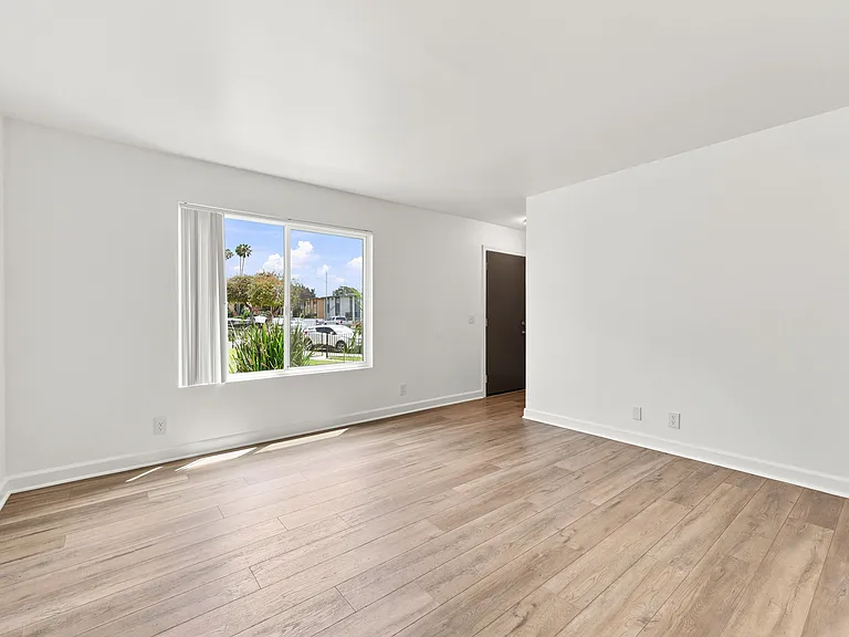 6329 Hummingbird St — Photo 14