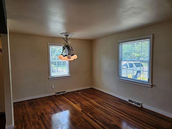 3rd image of 1519 Fort Hill Dr