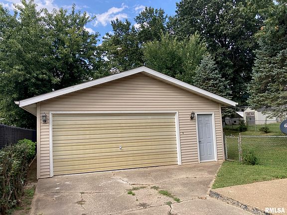 3rd image of 217 Willow Ln