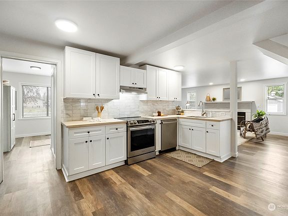 4th image of 703 Warner Avenue