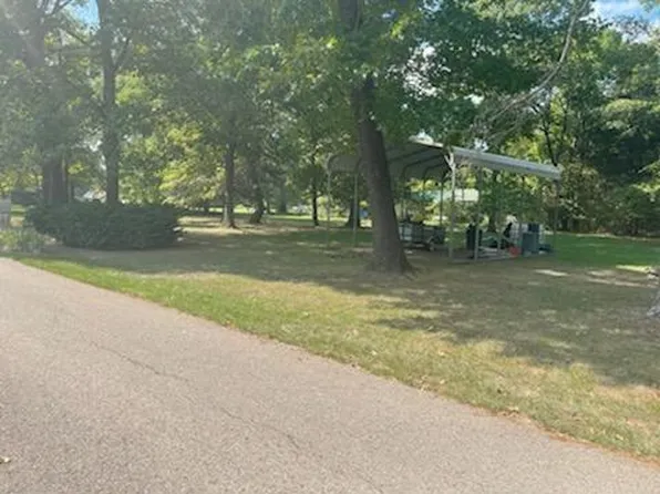 W Pine St, Lead Hill, AR 72644