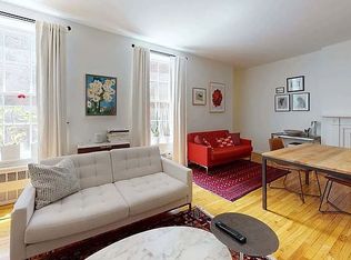226 W 21st St APT 3R, New York, NY 10011