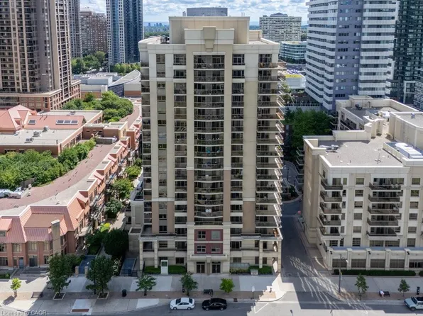 350 Princess Royal Dr #608, Mississauga, ON L5B 4N1