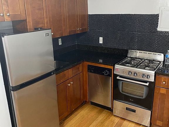 3rd image of 247 E 33rd St #1F