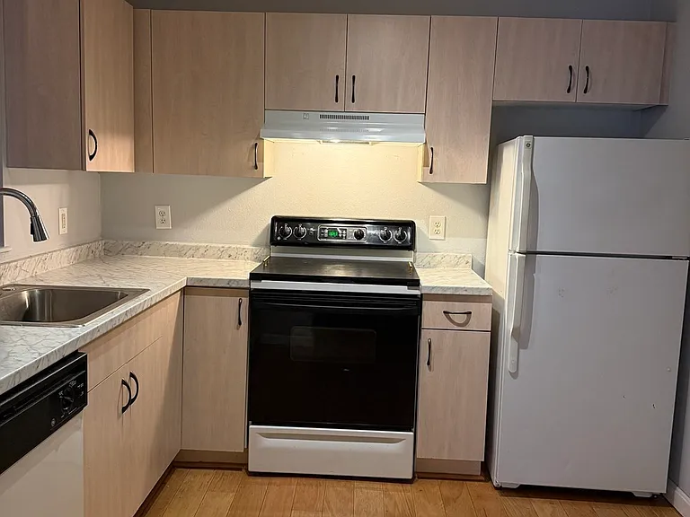 4 Marc Dr #4C9 — Photo 6